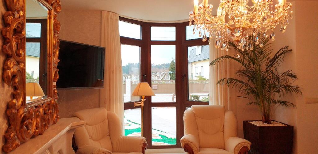 Televízia a/alebo spoločenská miestnosť v ubytovaní Casa Victoria garden con Jacuzzi y piscina