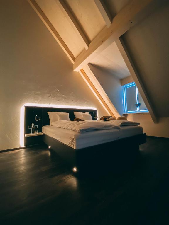 Postel nebo postele na pokoji v ubytování Stadthotel Haslach