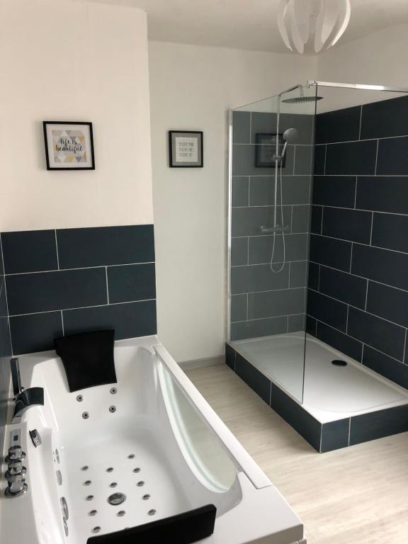 Gallery image of Les jardins d Honfleur et sa terrasse privative in Honfleur