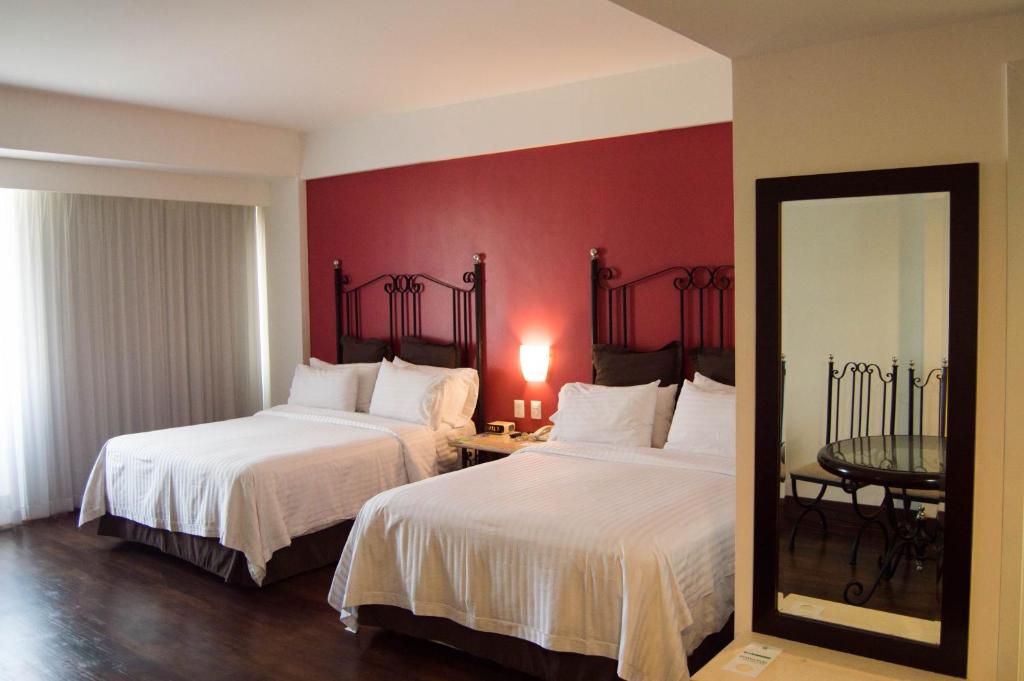 Holiday Inn Hotel & Suites Centro Historico, an IHG Hotel - Premium Queen Room Met Twee Queensize Bedden