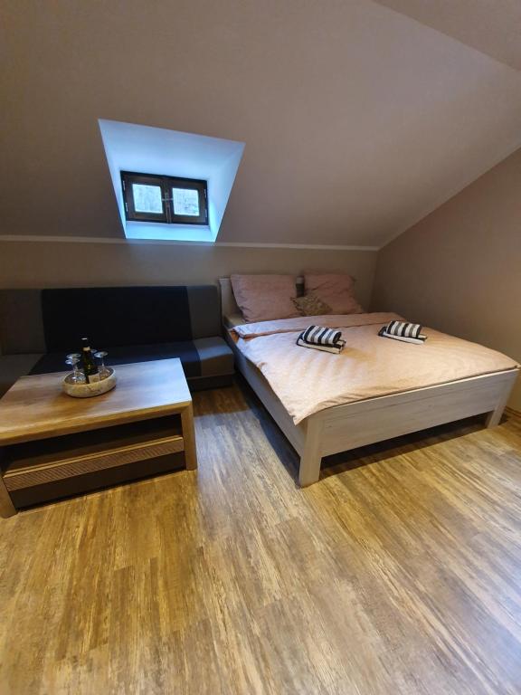 Postel nebo postele na pokoji v ubytování Labský Dvůr
