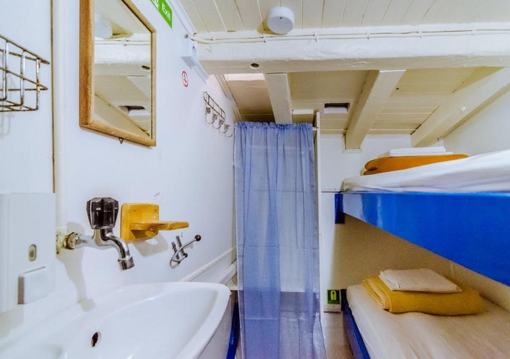 Posteľ alebo postele v izbe v ubytovaní Rhythm Floating Hostel - Zadar