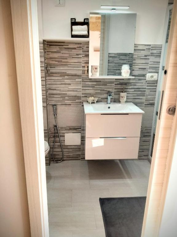 A bathroom at Dimora la Sirenetta