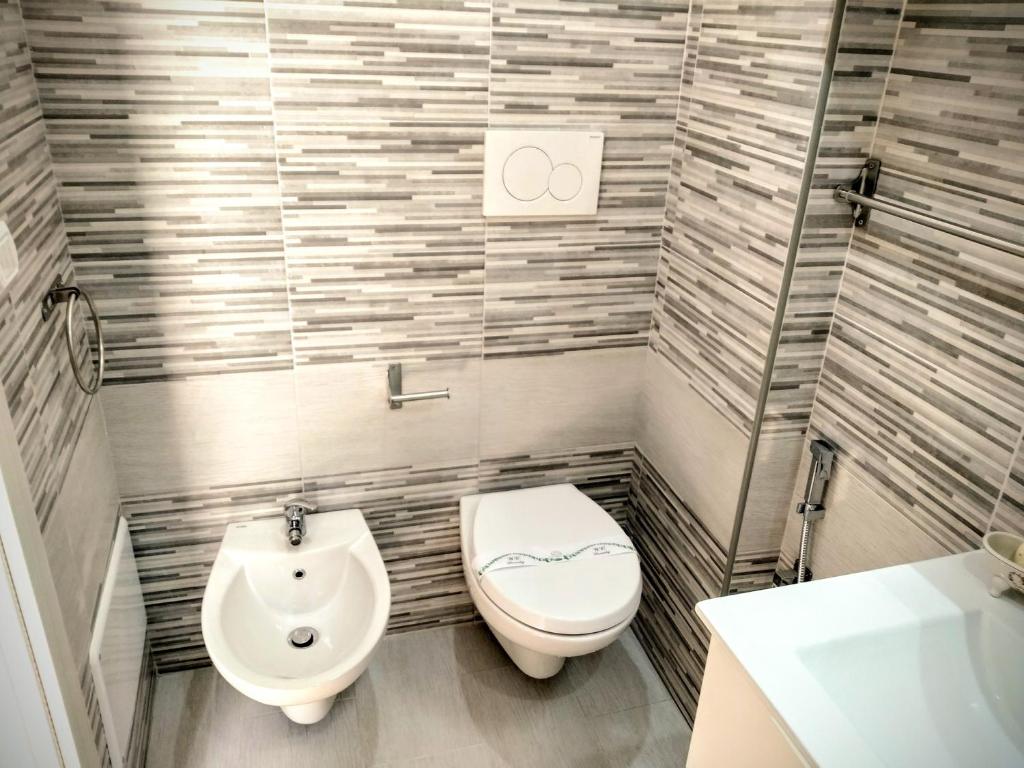 A bathroom at Dimora la Sirenetta