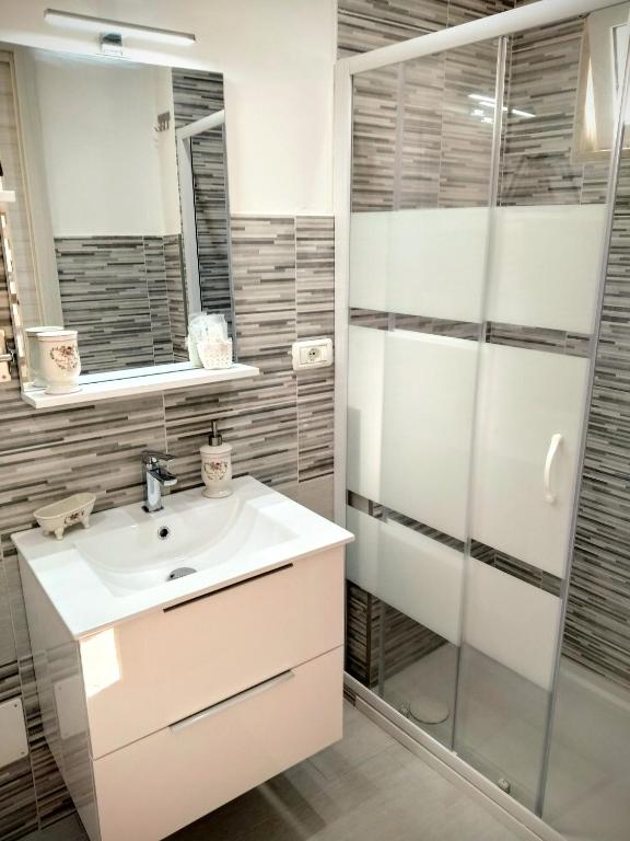 A bathroom at Dimora la Sirenetta