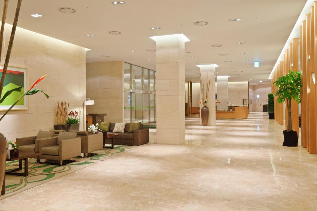 a lobby with couches and chairs in a building at Holiday Inn Resort Alpensia Pyeongchang, an IHG Hotel in Pyeongchang