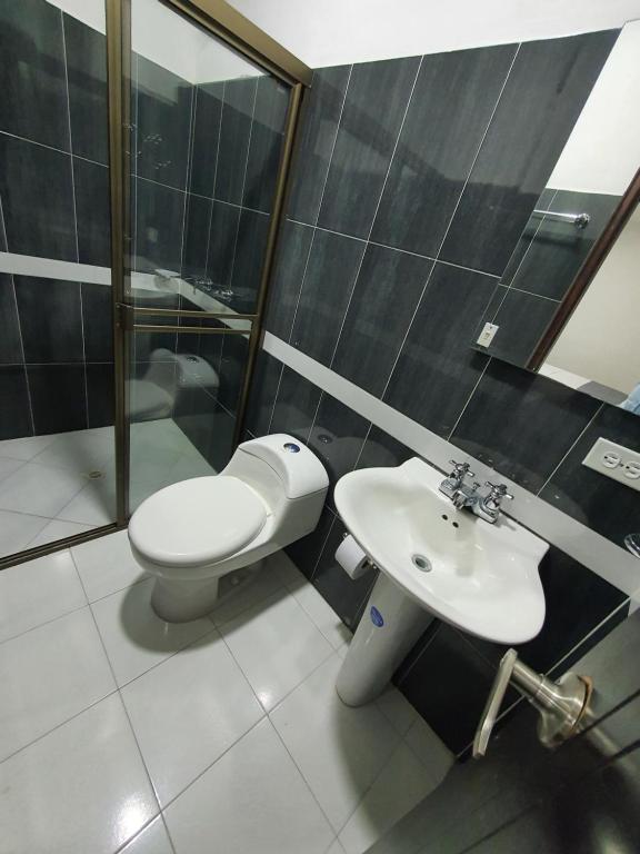 Koupelna v ubytování Hotel Laureles Park