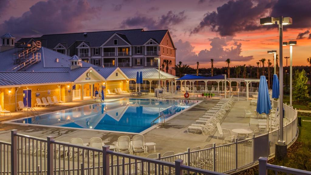 a pool at a hotel with a resort at Holiday Inn Club Vacations - Orlando Breeze Resort, an IHG Hotel in Davenport