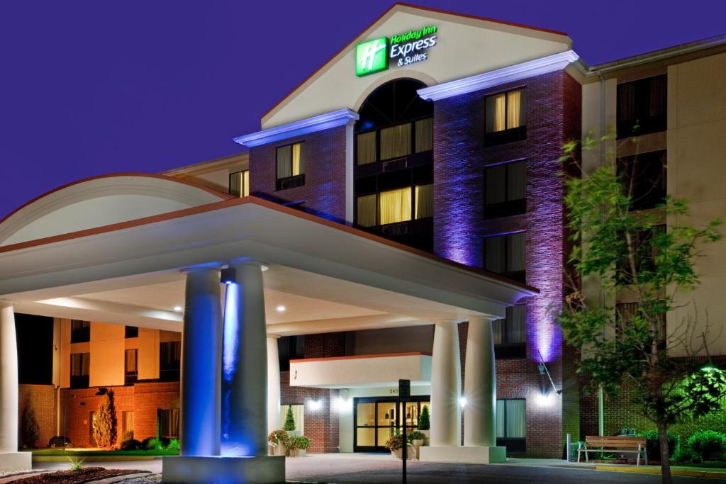 a rendering of a hotel at night at Holiday Inn Express & Suites Chesapeake, an IHG Hotel in Chesapeake
