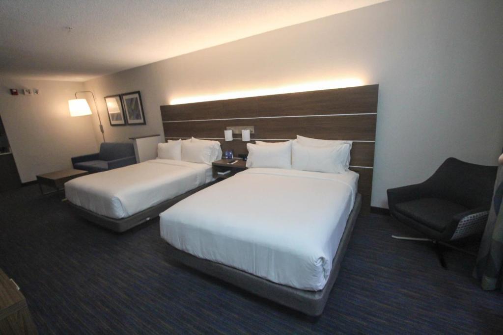Holiday Inn Express Hotel & Suites Charleston - North by IHG - Habitación Estándar Con Cama Grande Y Sofá Cama