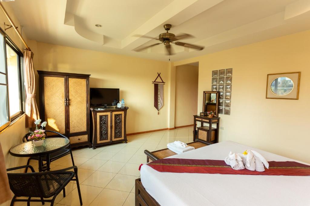 Chang Charlie Inn, Boutique - Resim 5