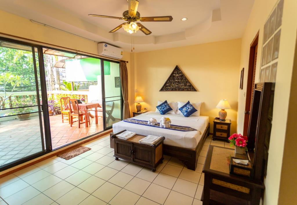 Chang Charlie Inn, Boutique - Resim 23