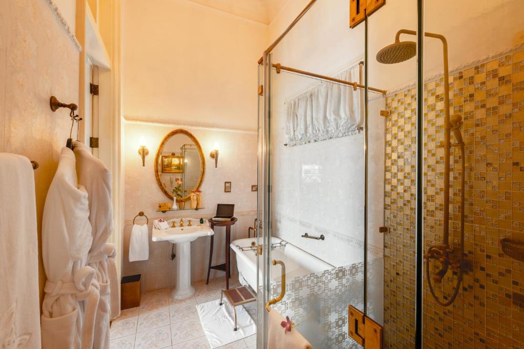 Koupelna v ubytování Dalat Palace Heritage Hotel
