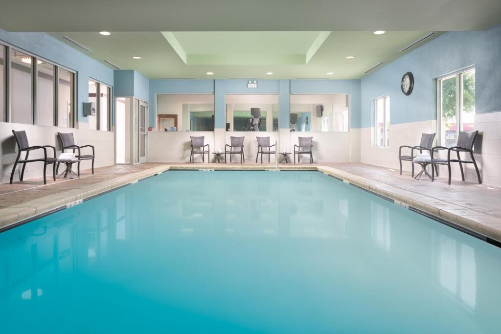 Holiday Inn Express Hotel & Suites Chattanooga Downtown by IHG photo