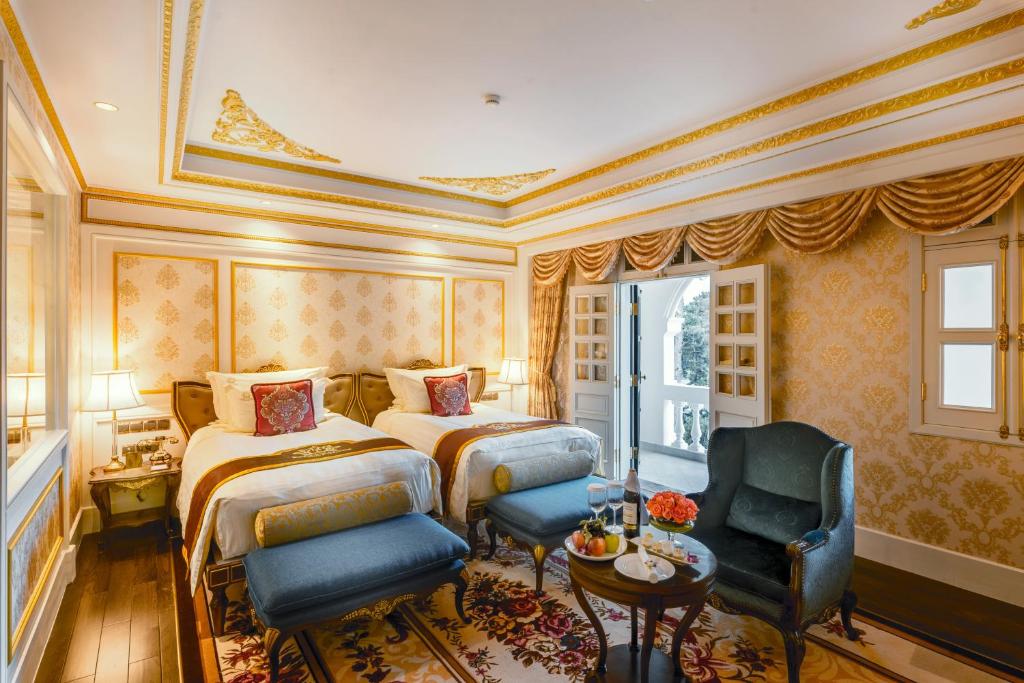 Royal Lurury – High Tea Inclusive