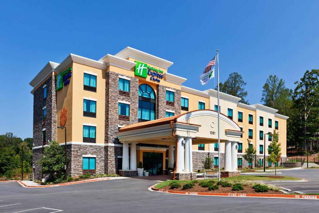 een weergave van een hotel bij Holiday Inn Express Hotel & Suites Clemson - University Area, an IHG Hotel in Clemson
