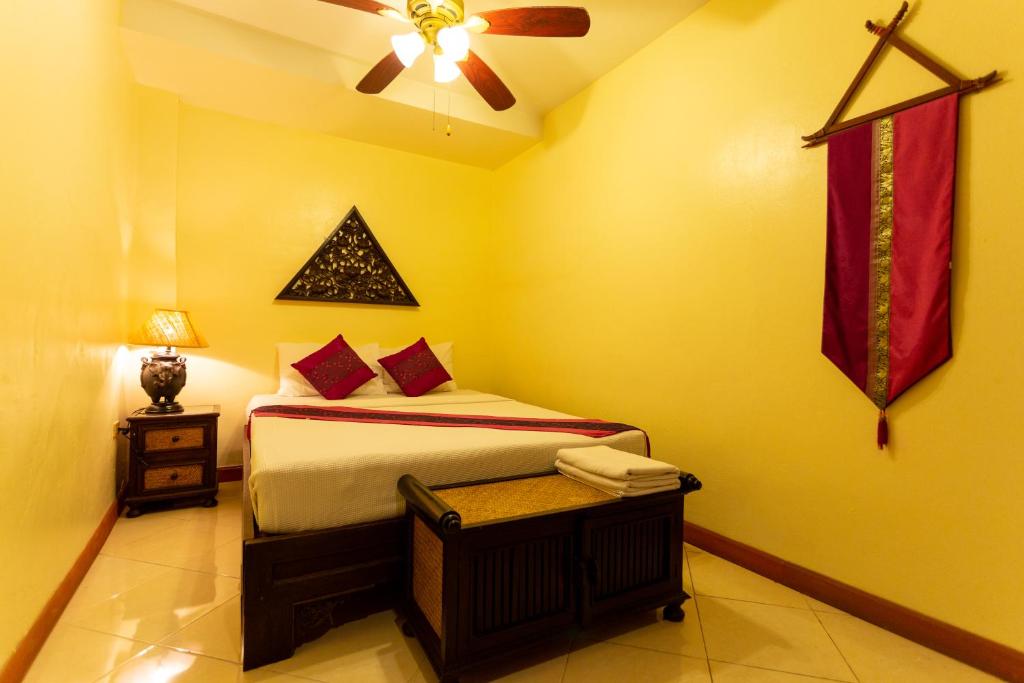 Chang Charlie Inn, Boutique - Resim 21