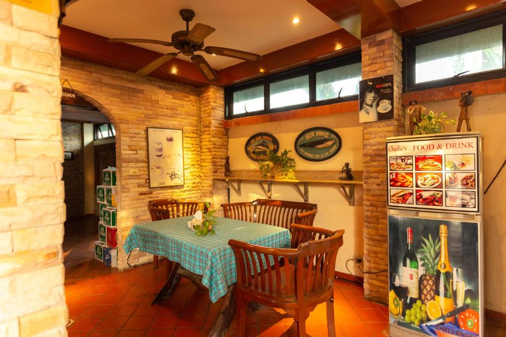 Chang Charlie Inn, Boutique - Resim 45