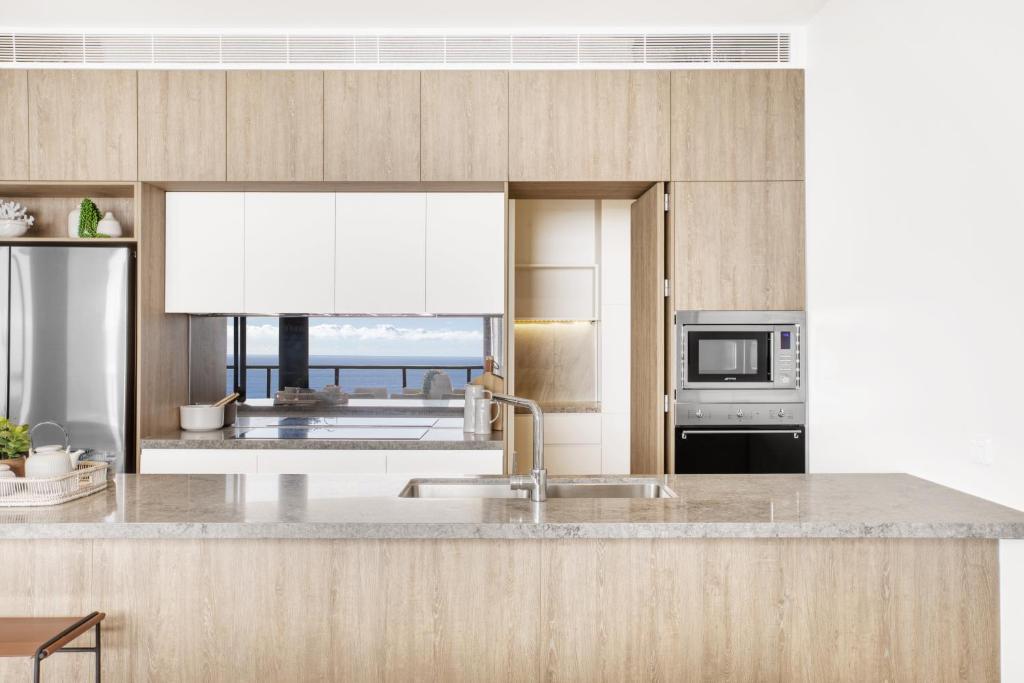 Kuchyň nebo kuchyňský kout v ubytování Vue Broadbeach - Official