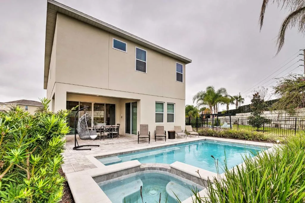 Upscale Resort Home with Pool - 6 Mi to Disney!, Orlando, Statele Unite ale Americii