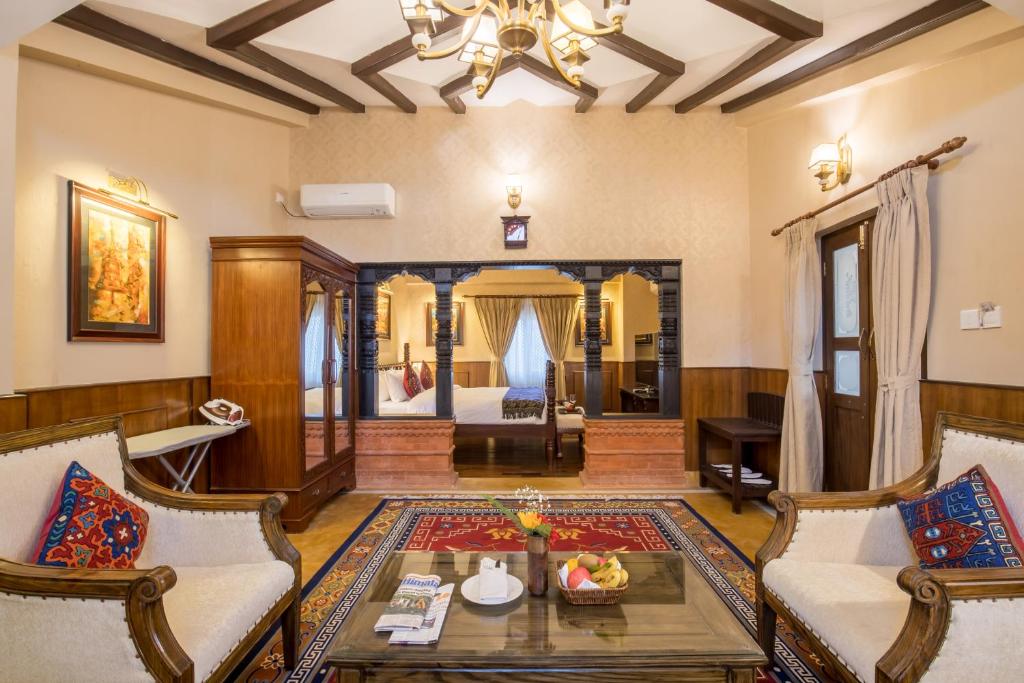 Posezení v ubytování Baber Mahal Vilas - The Heritage Hotel