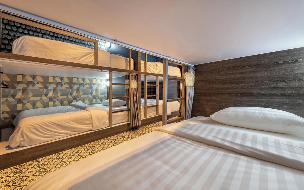 Happy Station Bangkok - 2