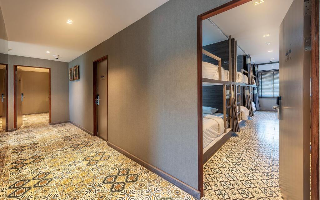 Happy Station Bangkok - 4