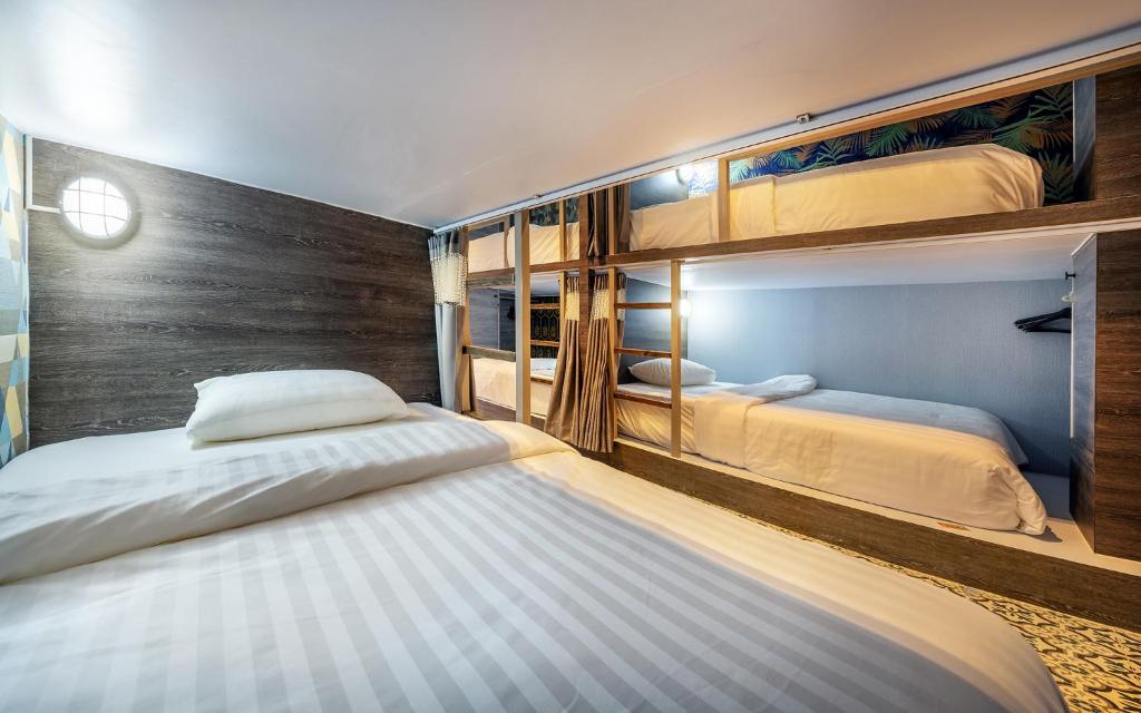 Happy Station Bangkok - 11