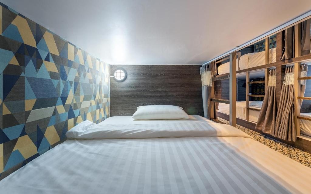 Happy Station Bangkok - 12