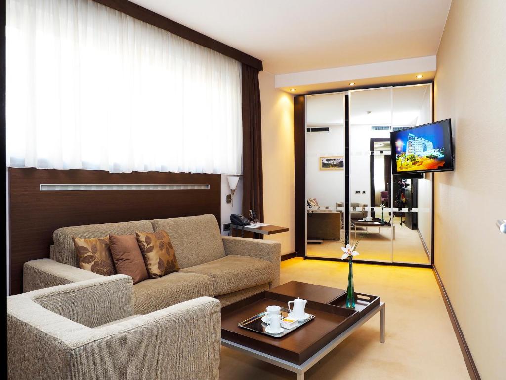 TV i/ili multimedijalni sistem u objektu IN Hotel Beograd