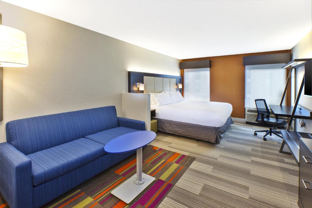 Holiday Inn Express & Suites Chicago-Midway Airport, an IHG Hotel - King Suite - Non-Smoking