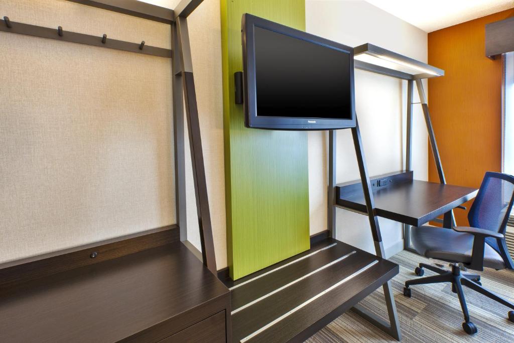 Holiday Inn Express & Suites Chicago-Midway Airport, an IHG Hotel - Standard King Room