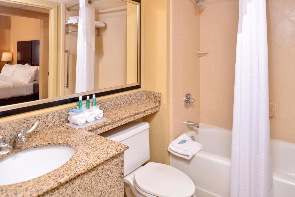 Holiday Inn Express & Suites Buffalo Downtown, an IHG Hotel - 