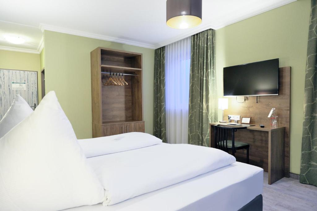 Postel nebo postele na pokoji v ubytování Hotel Römerstadt