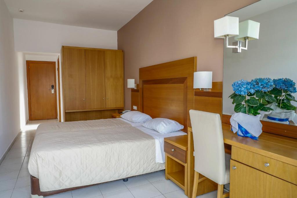Un pat sau paturi într-o cameră la Hotel Africa