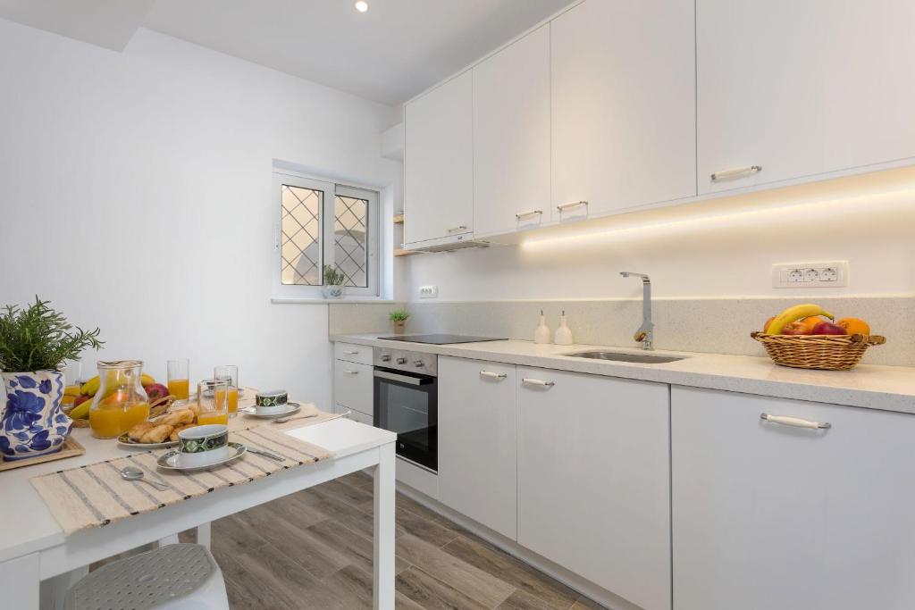 Kuchnia lub aneks kuchenny w obiekcie Andriani Apartment