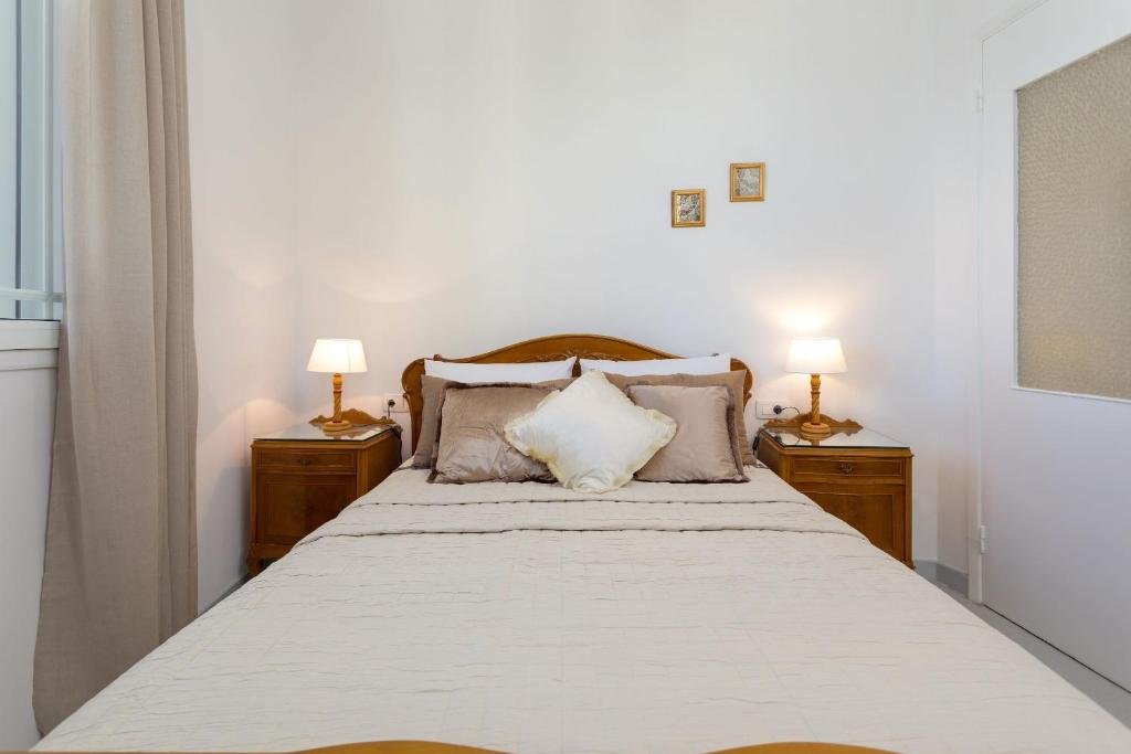 Łóżko lub łóżka w pokoju w obiekcie Andriani Apartment