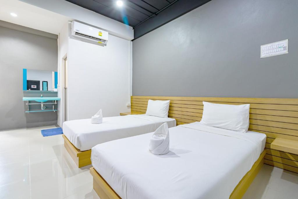 CS Klongtoey Grand Resort - Standard Twin Room