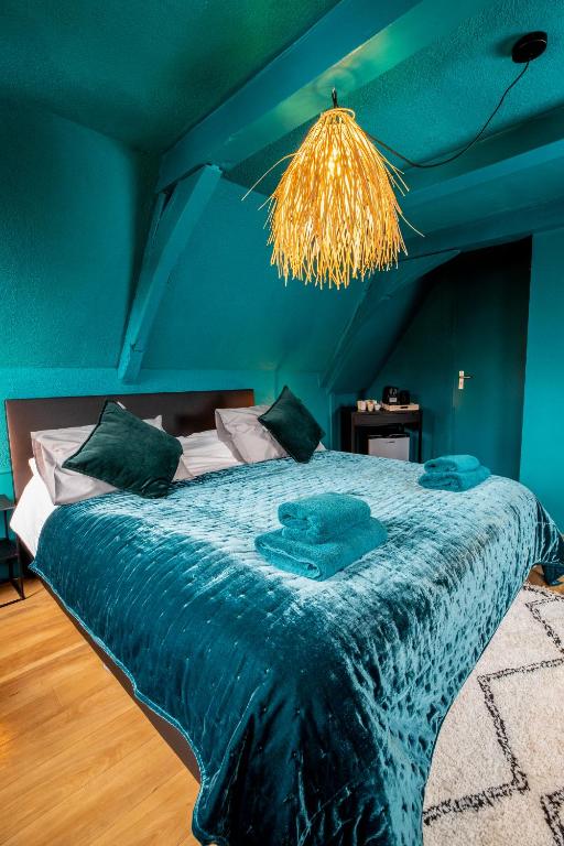 Bambu Sleep Boutique - Deluxe Double Room (Blue Room - Second Floor)