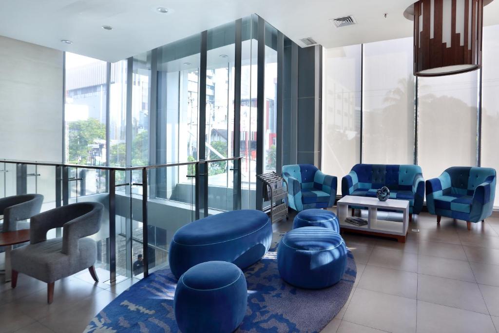 Posezení v ubytování Holiday Inn Express Semarang Simpang Lima by IHG