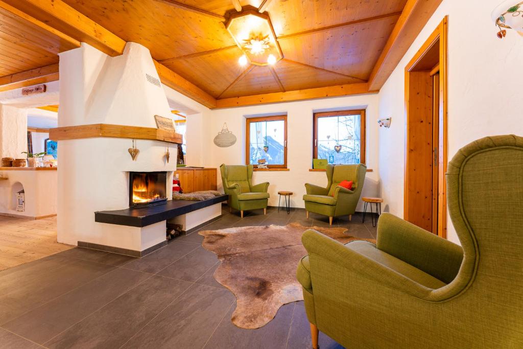Posezení v ubytování Hotel Frohnatur