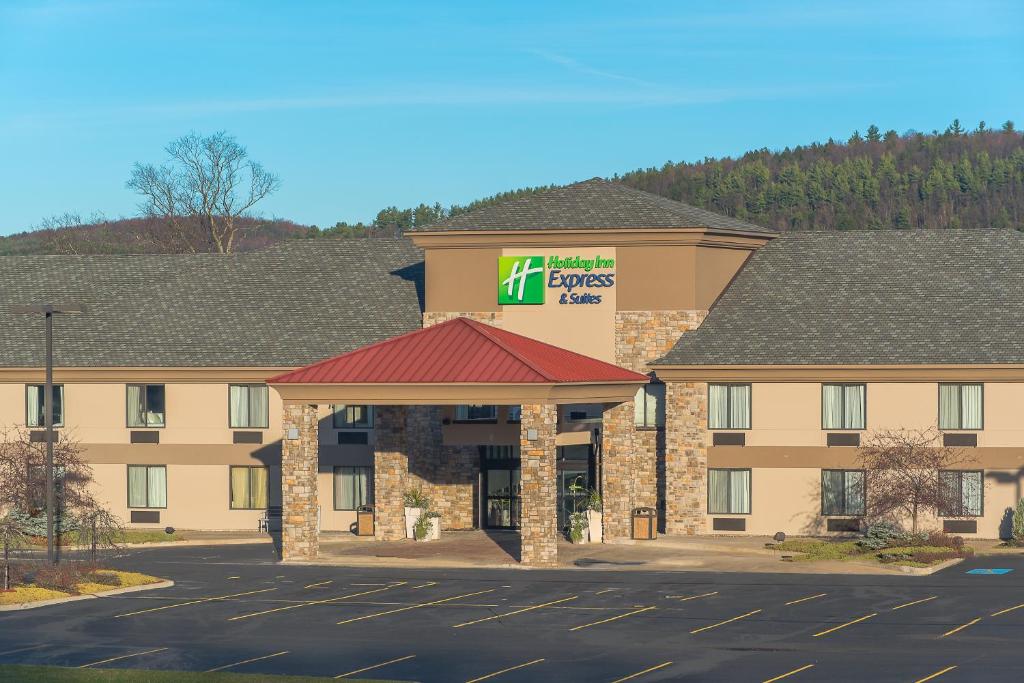 Holiday Inn Express & Suites Cooperstown by IHG - Housity