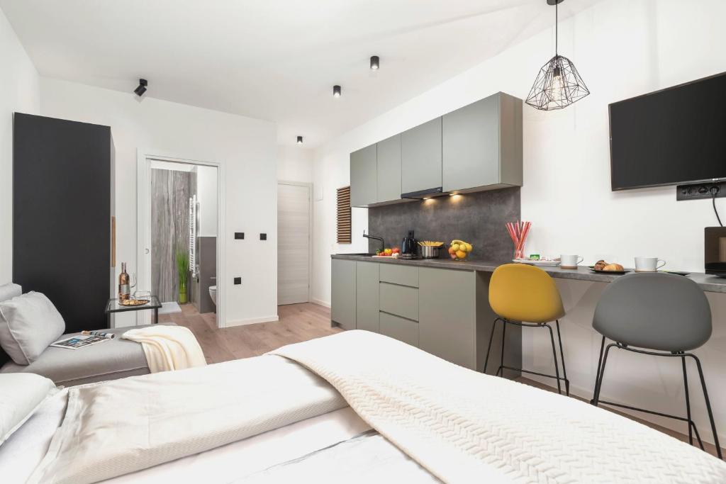 Deluxe Apartments & Rooms 