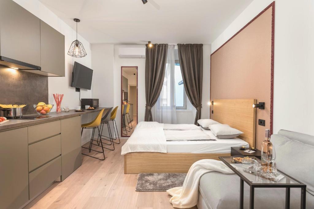 Gallery image of Deluxe Apartments & Rooms "In the Center" in Rijeka