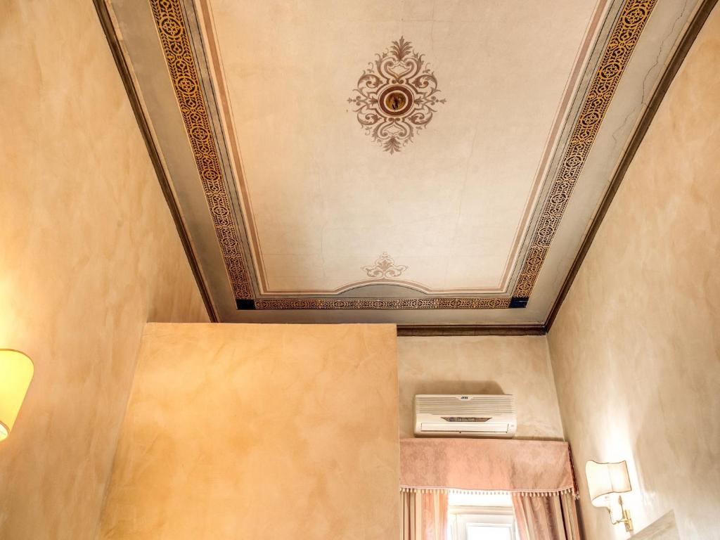 Foto Roomas asuva majutusasutuse Hotel Labelle galeriist