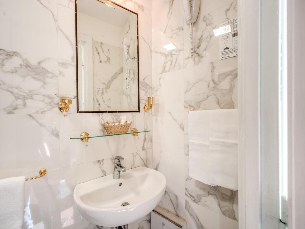 Hotel Labelle - Resim 24