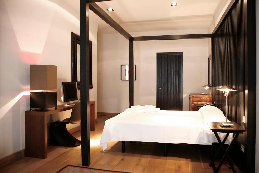 A bed or beds in a room at Hotel Market