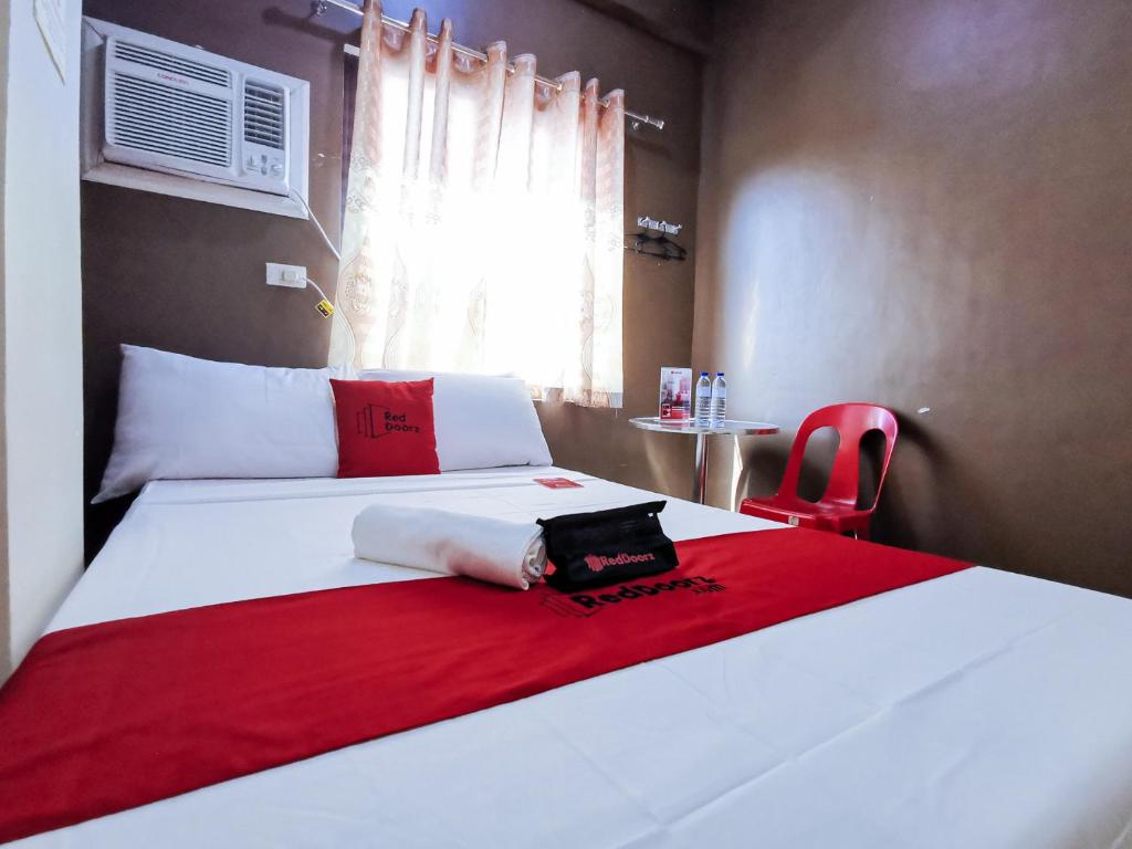 RedDoorz near Gaisano Mall Gensan - Double Room