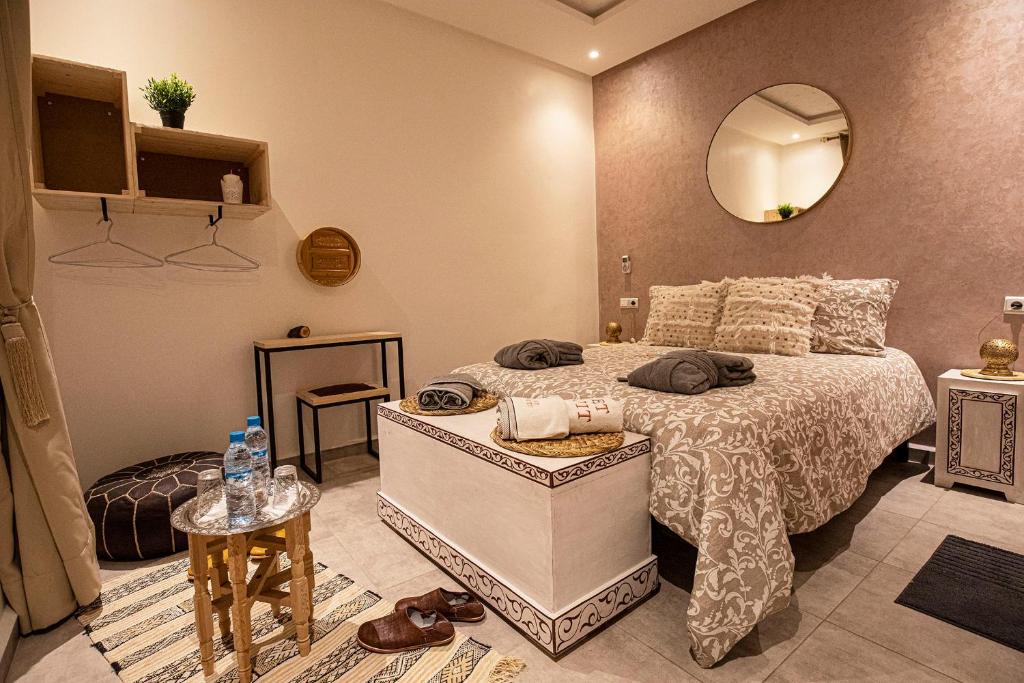 Posezení v ubytování RIAD Miel & Une Nuit