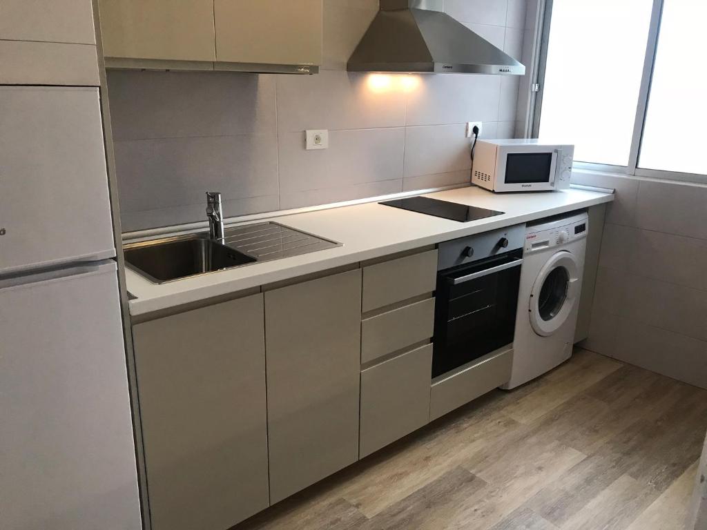 Kuchyň nebo kuchyňský kout v ubytování Apartamentos Bruja